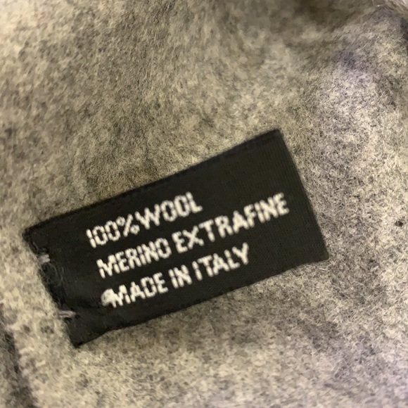 NWOT MOSCHINO wool scarf - Picture 3 of 5